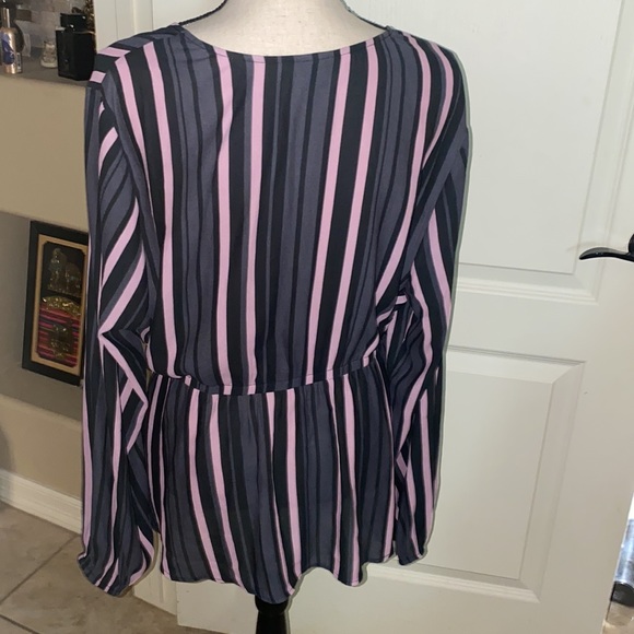 TORRID GRAY PURPLE SHEER FAUX WRAP LONG SLEEVE LADIES BLOUSE SIZE 2 - Picture 8 of 11